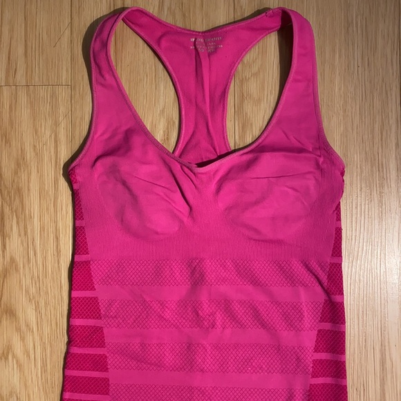 Pink workout top - Picture 2 of 6